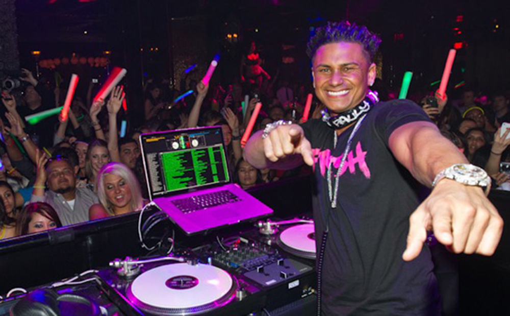 Meet and Greet DJ Pauly D with the launch of his new ready ...